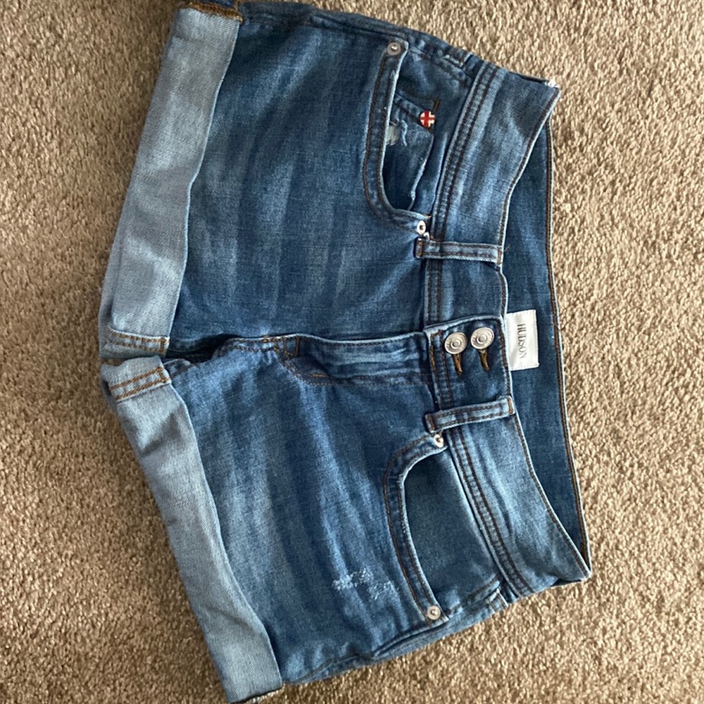 Hudson mid thigh short, size 26